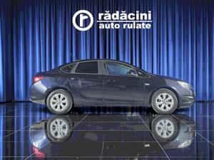 Opel Astra Manuală 140 HP Benzină — miniatura 5