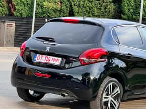 Peugeot 208 GT Manuală 110 HP Benzină — miniatura 4