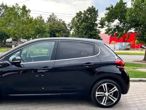 Peugeot 208 GT Manuală 110 HP Benzină — miniatura 5