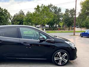 Peugeot 208 GT Manuală 110 HP Benzină — miniatura 7