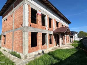 Domnesti - cladire 319 mp util, 2x garaj, ideal comercial — miniatura 2