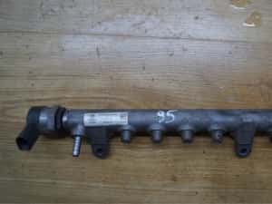 Rampa injectoare cu senzor VW Passat B6 2.0 CBAB 03L130089