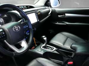 Toyota Hilux EXECUTIVE Automată 150 HP Diesel — miniatura 7