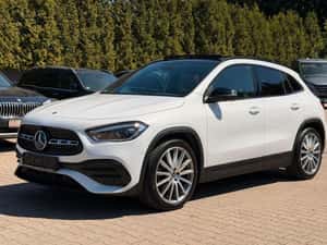 Mercedes-Benz GLA 200 Automată 163 HP Benzină - 2022