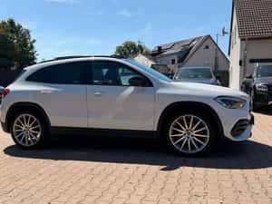 Mercedes-Benz GLA 200 Automată 163 HP Benzină - 2022 — miniatura 7