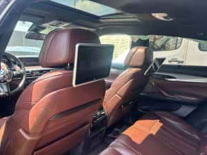 Vand BMW X6 M F16 M50d 3.0 381cp interior individual cognac led avariat lovit camere trapa tableta interior full electric Harman Kardon — miniatura 6