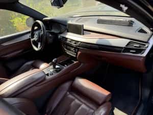 Vand BMW X6 M F16 M50d 3.0 381cp interior individual cognac led avariat lovit camere trapa tableta interior full electric Harman Kardon — miniatura 9