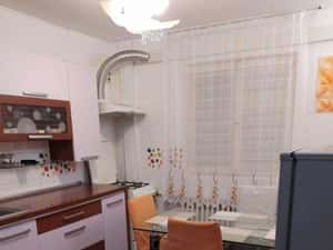 Proprietar inchiriez 2 camere et1, sect.5, cu loc parcare ADP — miniatura 4