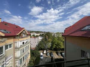Apartament 3 + 2 camere D ;pod mansardat