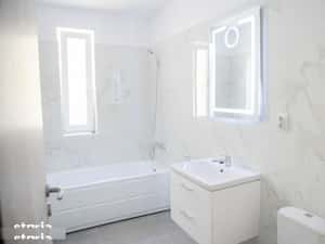 Apartament nou 2 camere la cheie zona rezidentiala — miniatura 1