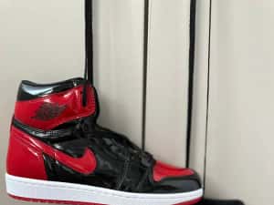 Adidasi NIKE JORDAN 1 patent bred — miniatura 5