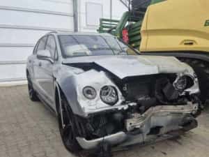 Bentley Bentayga avariat — miniatura 9