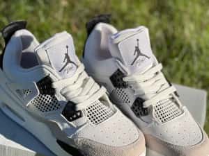 Jordan 4 military black produs nou