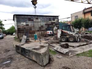 Inchiriez Bobcat demolari picon taiem beton asfalt basculanta 3,5t mo — miniatura 1