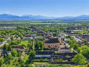 Clasa A, rezidential servicii investitional, 2.240 mp teren, Central, Halchiu, Brasov — miniatura 1