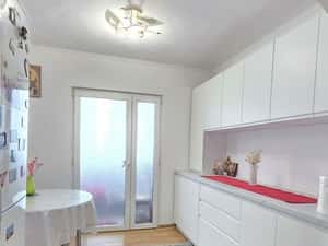 Apartament cu 2 camere, etaj 3, mobilat și utilat, zona TRAIAN - Cruce — miniatura 4