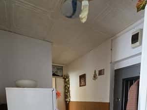 Vand apartament 3 camere etaj 1 semidecomandat