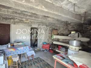 Vânzare casă tradițională și teren generos – Cârțânești, Scoarța — miniatura 9