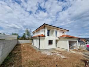 Casa individuala de vanzare cu teren, terasa, garaj si curte Selimbar — miniatura 2