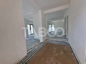 Casa individuala de vanzare cu teren, terasa, garaj si curte Selimbar — miniatura 7