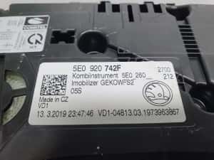 Ceasuri de bord 5e0920742f Skoda Octavia 3 (facelift) (2017 - 2020) — miniatura 4