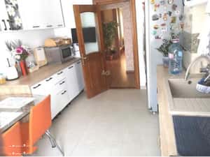 Vând schimb sau închiriez apartament 4 camere în Onești — miniatura 3