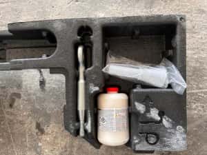 Suport cric cheie compresor Volvo XC60 2018+ 31680037 — miniatura 5