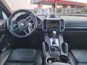 Porsche Cayenne 2016 — miniatura 3