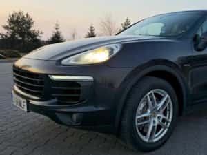 Porsche Cayenne 2016 — miniatura 7