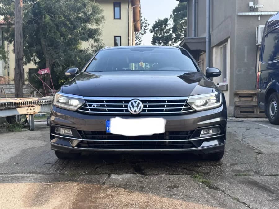 Volkswagen b8 R Line — fotografie 1 din 10