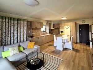 Apartament cu 3 camere si curte individuala in Grigorescu