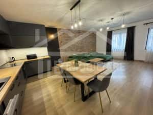 Apartament cu 3 camere, 90mp, decomandat, parcare, Zona Centrala