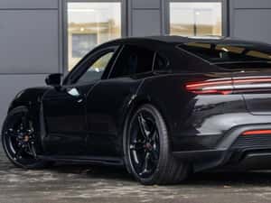 Porsche Taycan Black Edition disponibil la comandă — miniatura 3