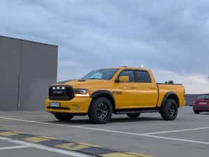 RAM 1500 Sport 5.7 Hemi V8 | STINGER yellow | Tractare 3500 kg — miniatura 10