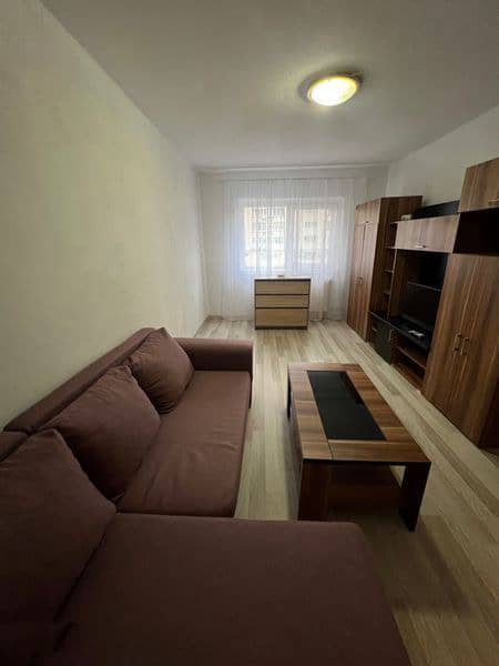 Închiriez apartament 3 camere decomandat — fotografie 1 din 6