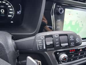SsangYong Korando SUV, 2.256 km, transmisie automată, 5 uși, alb — miniatura 4