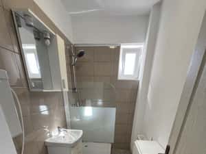 Închiriez garsonieră decomandată, renovată – zona Mihai Viteazul — miniatura 4