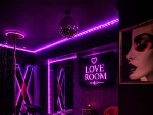 Love Room Premium Bucuresti Jacuzzi Self Check-in Non Stop — miniatura 3