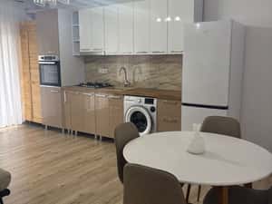 De inchiriat apartament 2 camere cu terasa si parcare