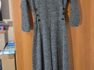 Rochie tricotată cu croială evazată și guler înalt, marimea XXL — miniatura 2