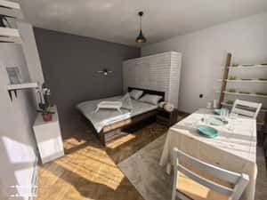 Apartament frumos cu 2 camere+balcon, zona P-ta Cipariu/Fac. de Drept