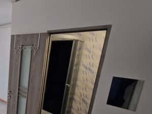 Inchiriez garsoniera cu baie proprie si centrala — miniatura 4