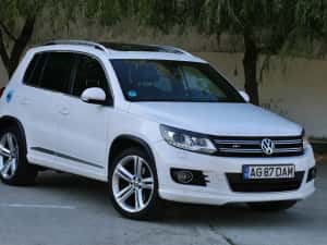 Volkswagen Tiguan / R-Line / Panoramic  / Lane Assist / Sign Assist — miniatura 1