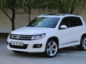 Volkswagen Tiguan / R-Line / Panoramic  / Lane Assist / Sign Assist — miniatura 2