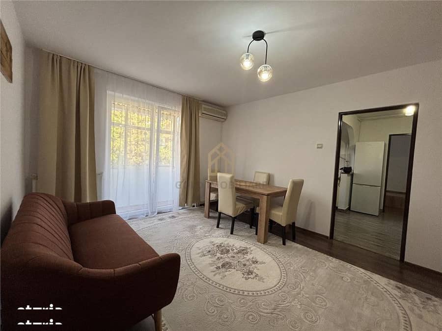 Apartament 3 camere de inchiriat central — fotografie 1 din 6