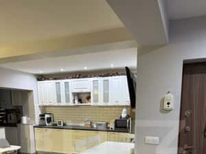 Apartament 3 camere, zona bradet, etaj intermediar — miniatura 3