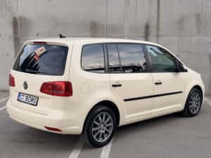 Volkswagen Touran 2.0 140 DSG/ Scaune piele/Navi/Revizie completa — miniatura 4