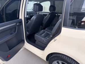 Volkswagen Touran 2.0 140 DSG/ Scaune piele/Navi/Revizie completa — miniatura 7