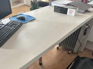Mobilier :birouri + comoda