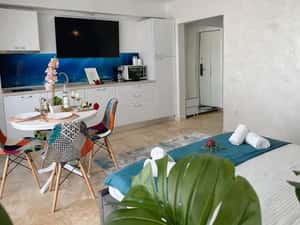 Studio premium pe plajă (Regim Hotelier)| Mamaia Nord| Vedere la mare — miniatura 5